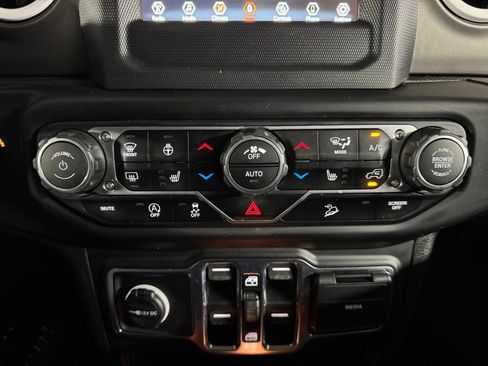 Used 2021 Jeep Wrangler Unlimited Sport AWD/4WD image 31