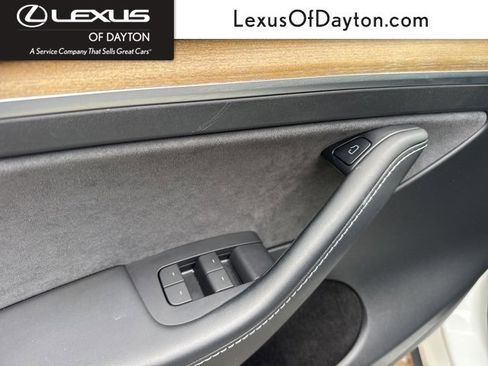 Used 2022 Tesla Model Y Long Range image 12