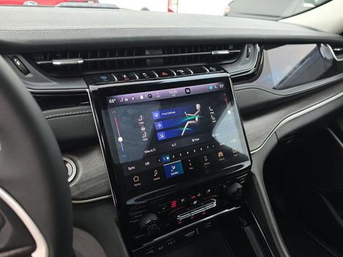 Used 2023 Jeep Grand Cherokee 4WD 4xe w/ Luxury Tech Group II image 10