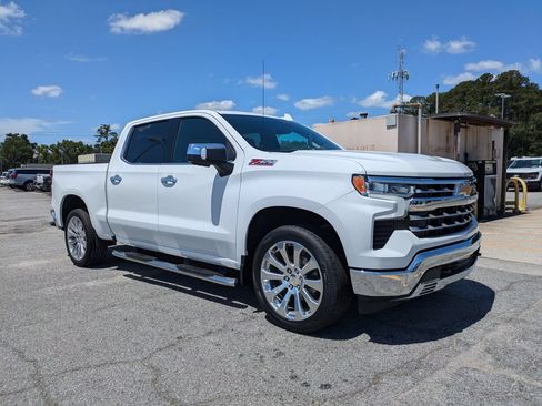 Used 2023 Chevrolet Silverado 1500 LTZ AWD/4WD image 2