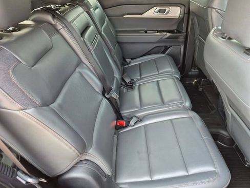 Used 2025 Ford Explorer Active w/ Active Comfort Package AWD/4WD image 32