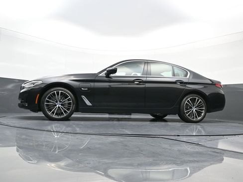 Used 2023 BMW 530e xDrive w/ Executive Package image 25