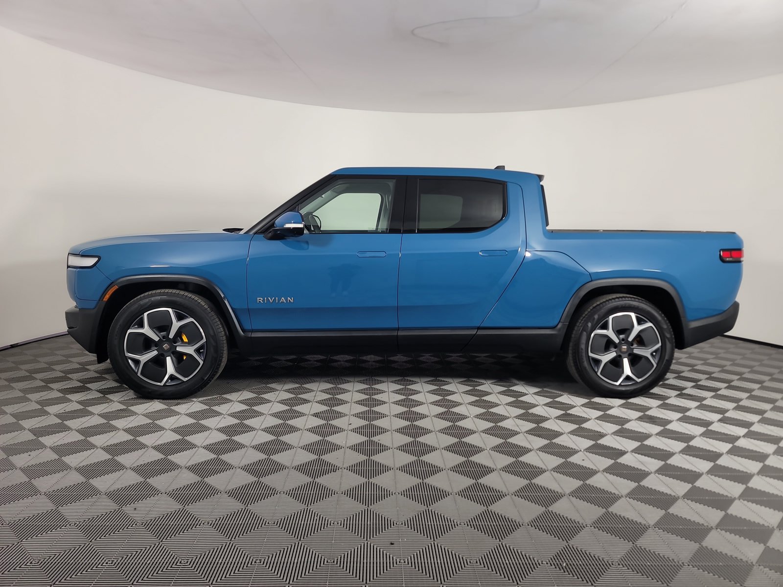 Used 2023 Rivian R1T Adventure Quad AWD/4WD image 2