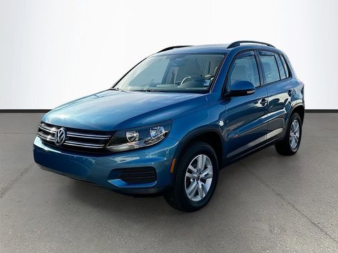 Used 2017 Volkswagen Tiguan S image 3