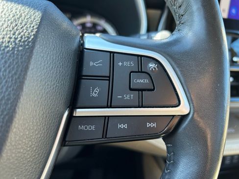 Used 2023 Toyota Highlander XLE image 20