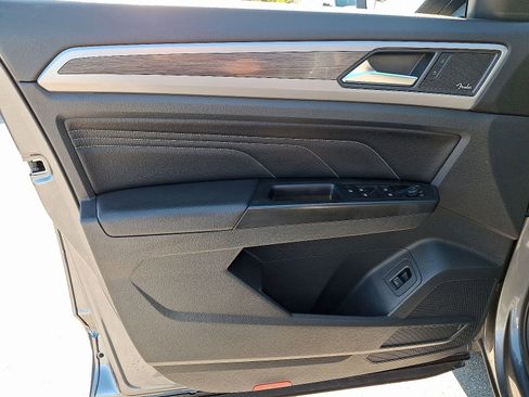 Used 2021 Volkswagen Atlas SEL Premium image 12