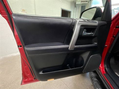Used 2018 Toyota 4Runner SR5 Premium AWD/4WD image 10