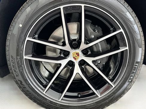 Used 2026 Porsche Macan AWD/4WD image 31