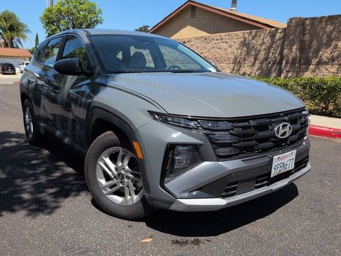Used 2025 Hyundai Tucson SE FWD image 2