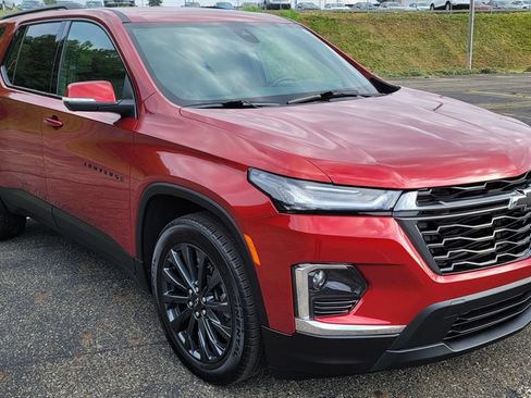 Used 2023 Chevrolet Traverse RS AWD/4WD image 2