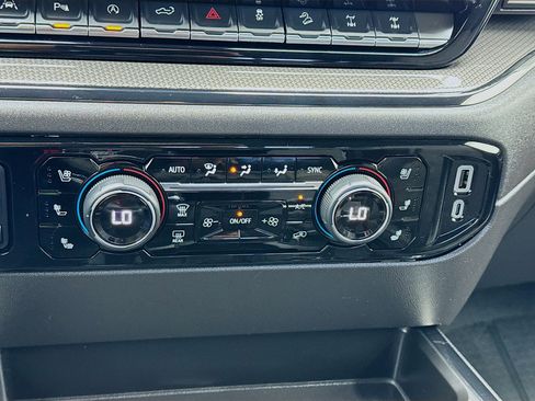 Used 2024 Chevrolet Silverado 1500 ZR2 w/ Technology Package image 12