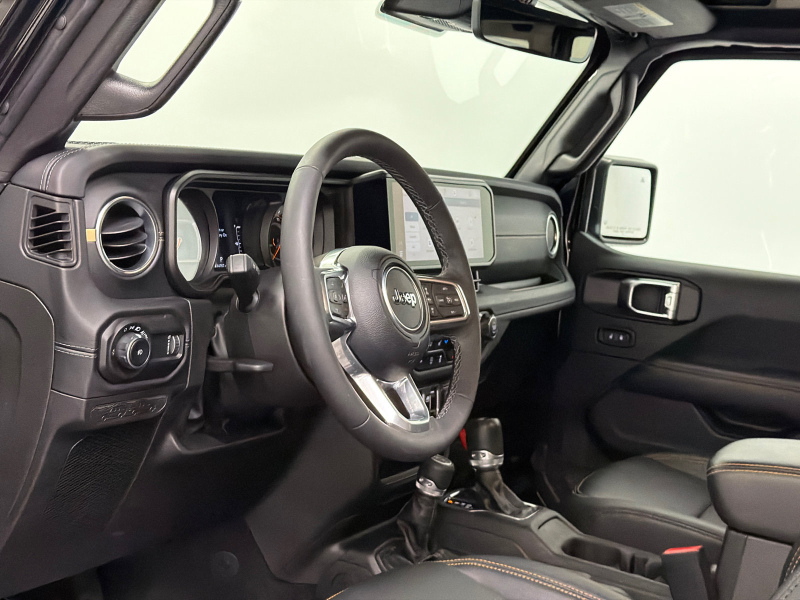 Used 2025 Jeep Wrangler Unlimited Sahara AWD/4WD image 15