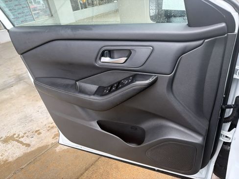 Used 2025 Nissan Rogue SV FWD image 22
