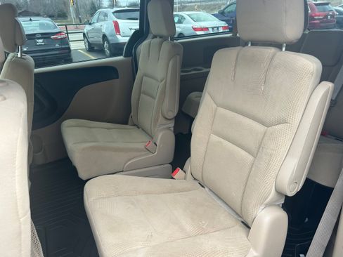 Used 2016 Dodge Grand Caravan SE w/ Quick Order Package 29E SE FWD image 9