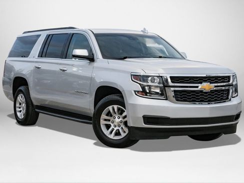 Used 2018 Chevrolet Suburban LT image 4