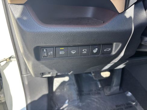 Used 2021 Toyota RAV4 Limited image 18