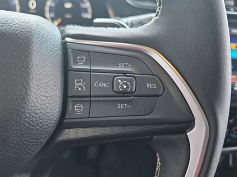 Used 2024 Jeep Grand Cherokee L Altitude AWD/4WD image 25