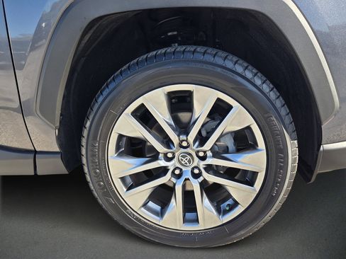 Used 2020 Toyota RAV4 XLE Premium image 9