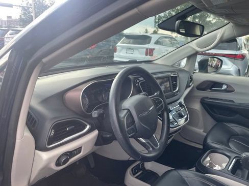 Used 2020 Chrysler Voyager Lxi FWD image 10