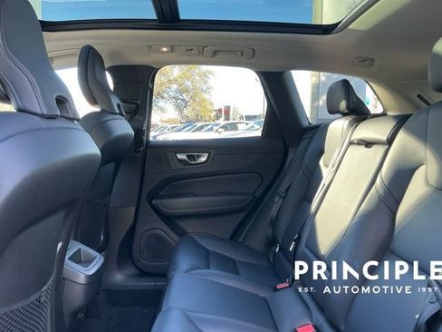 Certified 2025 Volvo XC60 B5 Core image 31