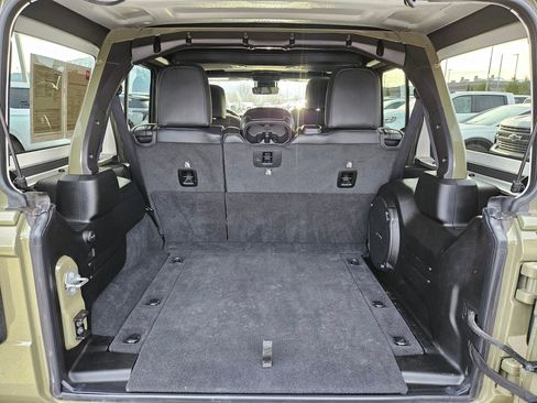 Used 2025 Jeep Wrangler Unlimited Rubicon 392 image 30