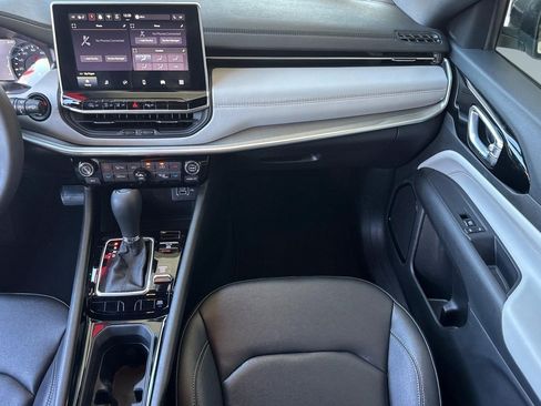 Used 2025 Jeep Compass Limited image 29