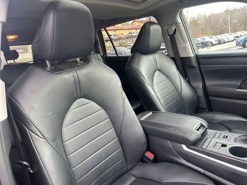 Used 2020 Toyota Highlander XLE image 38