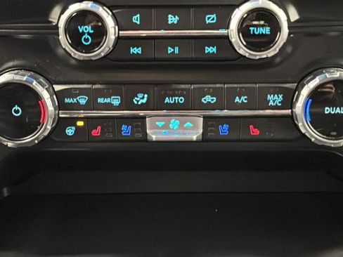 Used 2022 Ford F150 Lariat w/ Equipment Group 502A High image 18