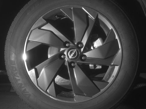 Used 2025 Nissan Rogue SV image 13