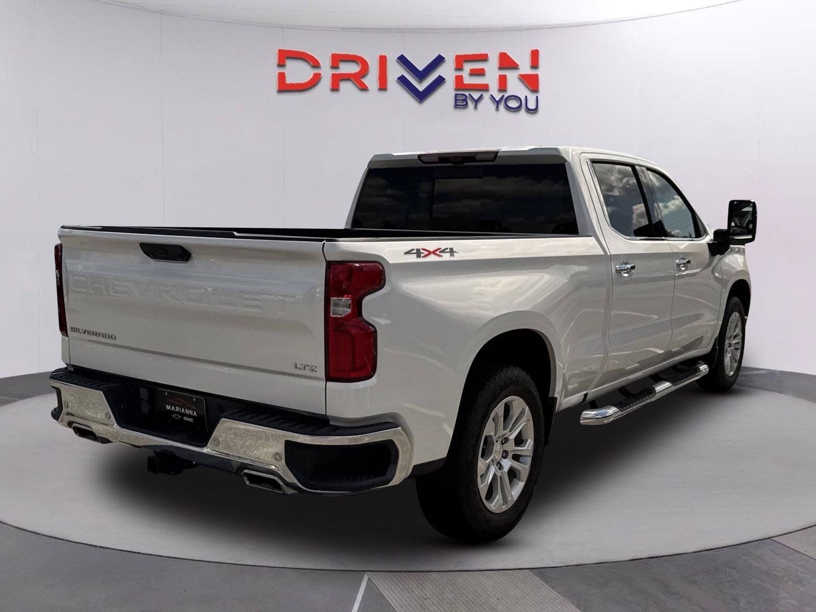 Used 2023 Chevrolet Silverado 1500 LTZ w/ Technology Package AWD/4WD image 4