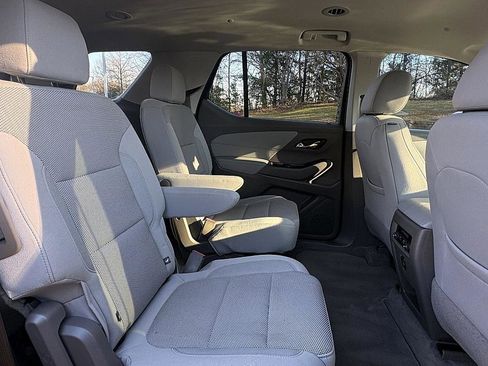 Used 2020 Chevrolet Traverse LT image 13