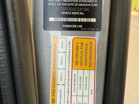 Used 2006 Aston Martin V8 Vantage Coupe image 42