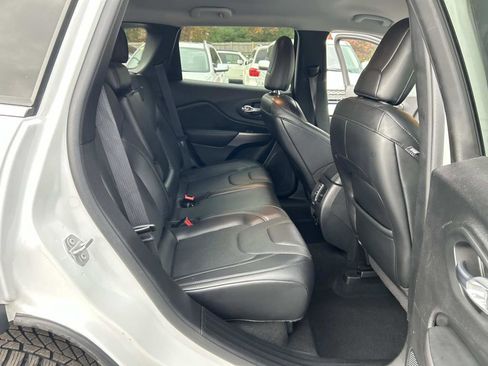 Used 2019 Jeep Cherokee Limited image 13