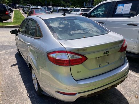 Used 2014 Ford Fiesta SE FWD image 5