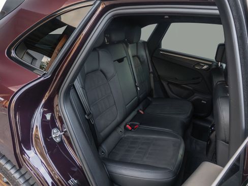 Used 2023 Porsche Macan GTS w/ Sport Chrono Package image 9