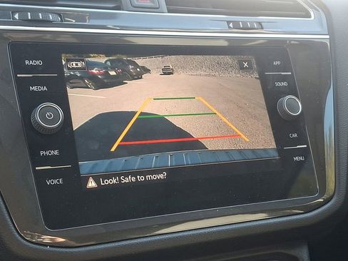 Used 2022 Volkswagen Tiguan SE image 4