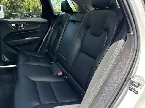 Used 2023 Volvo XC60 B5 Plus w/ Climate Package AWD/4WD image 18