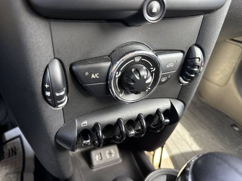 Used 2014 MINI Cooper Clubman FWD image 36