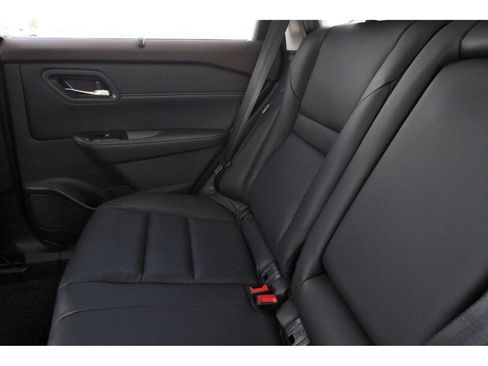 Used 2023 Nissan Rogue SV w/ SV Premium B Package image 14