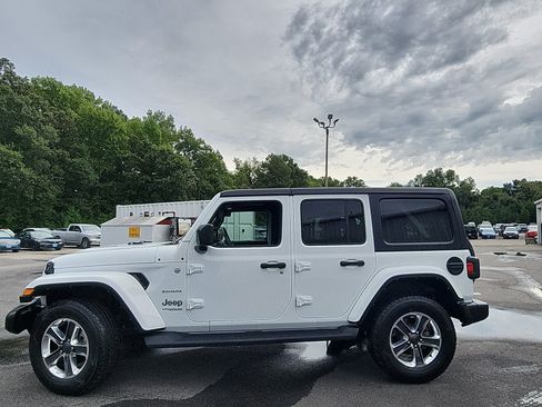 Used 2022 Jeep Wrangler Unlimited Sahara w/ Cold Weather Group AWD/4WD image 2