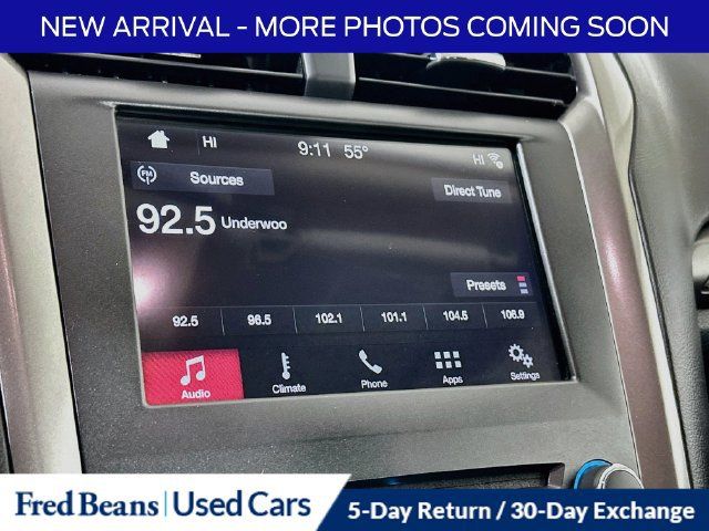 Used 2018 Ford Fusion SE w/ Fusion SE Technology Package FWD image 19