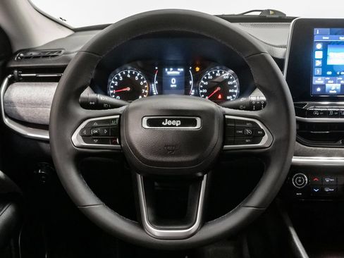 Used 2022 Jeep Compass Latitude FWD image 13