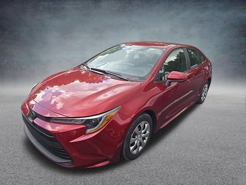 Used 2025 Toyota Corolla LE FWD image 3