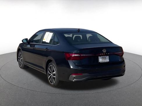 Used 2025 Volkswagen Jetta SE image 11