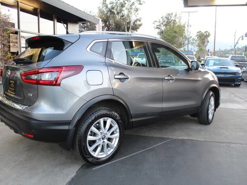 Used 2021 Nissan Rogue Sport SV FWD image 5
