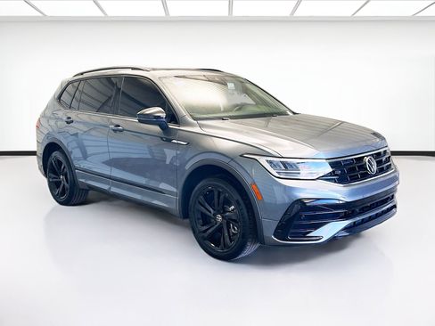 Used 2023 Volkswagen Tiguan SE R-Line image 3