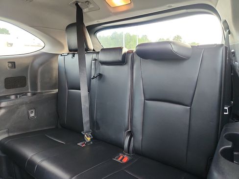 Used 2021 Toyota Highlander XLE AWD/4WD image 29