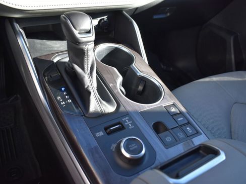 Used 2023 Toyota Highlander Limited image 14