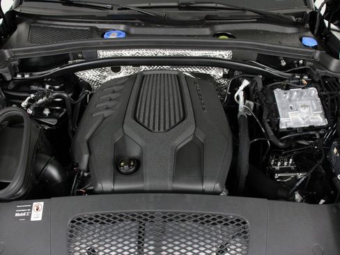 New 2026 Porsche Macan image 20