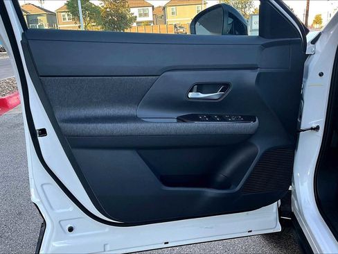 New 2026 Nissan Kicks SV image 13